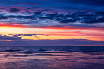Obraz premium Minimal seascape captured after sunset
