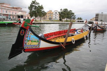 Fototapeta na wymiar Traditional boats, Colorful Moliceiro boat, on the canal in Aveiro, Portugal.