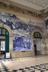 Fototapeta na wymiar Interior of Portol Sao Bento Minho railway station. Porto, Portugal.