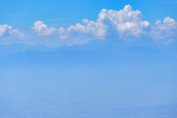 【空イメージ】青空と白い雲