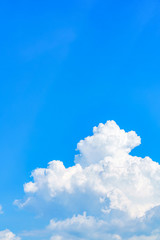 【空イメージ】青空と白い雲