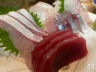 居酒屋で食べるおいしい刺身盛り