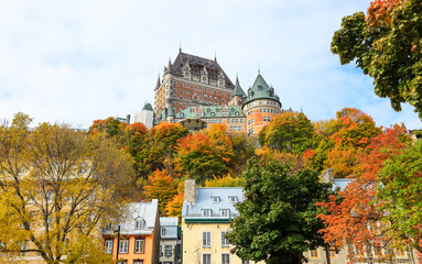 Fototapeta premium Quebec city landscape in autumn time with historic buildings 