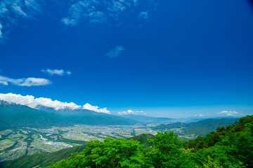 長野県上伊那郡中川村　陣馬形山からの伊那谷の景色 © k