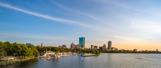 Naklejka premium Panoramic view of Boston downtown and historic center from the landmark Longfellow bridge over Charles River