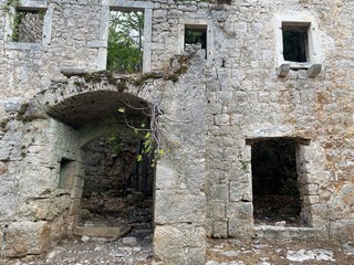 Fototapeta na wymiar Abandoned Dragovode village, Brac island, Croatia