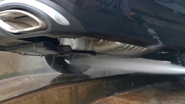 Wash the underbody of the car with a high-pressure washer