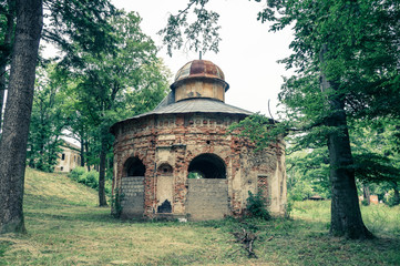 nimfeum w parku przy Pałacu w Gorzanowie © Henryk Niestrój