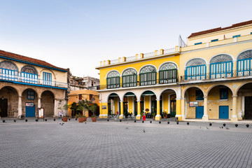 Obraz premium Empty Plaza Vieja in Havana in the morning.