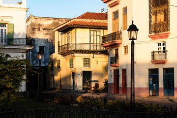 A rickshaw an havana facades in warm morning light.