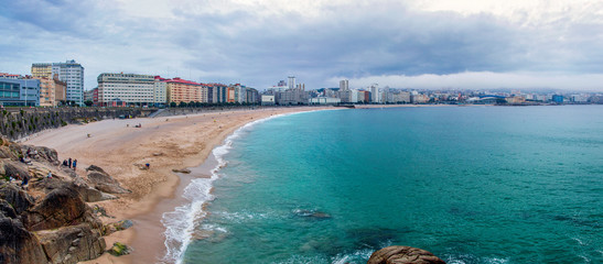 A Coruña paseo marítimo nubes panorámica playas Orzan