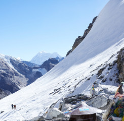 treckers in Chola Pass in EBC in Nepal
