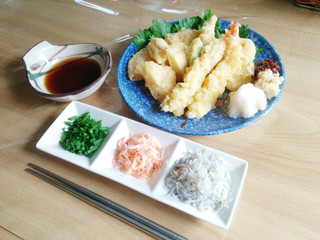 TEMPURA set menu - assorted TEMPURA / 天ぷらの盛り合わせ(和風懐石料理) - 斜めアングル