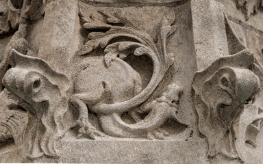Détail de la fontaine Saint-Michel à Forcalquier, France