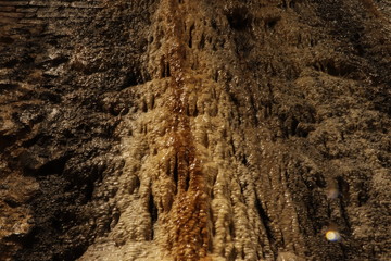 Pared del túnel con carbonato cálcico