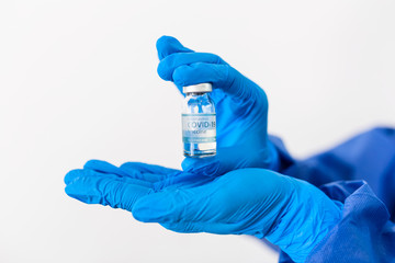 Obraz premium Female doctor holding COVID-19 vaccine. Healthcare And Medical concept.Vaccine vial dose flu shot drug needle syringe,medical concept vaccination hypodermic injection treatment