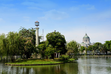 Obraz premium Beautiful architecural of the Ananta Samakhom Throne Hall (now closed), view from Dusit zoo (now closed)