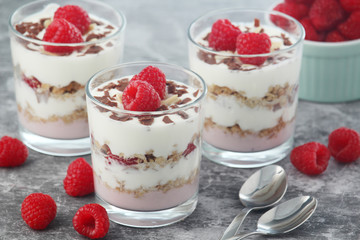 Granola with yogurt trifles with raspberry	