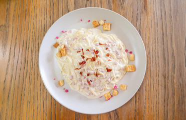spaghetti carbonara cream sauce with bacon