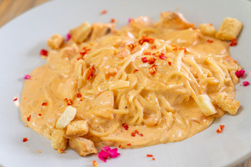 spaghetti salmon cream sauce