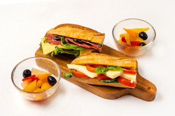 
タイトル 	フランスパンのサンドウィッチ French bread tomato cheese sandwich
