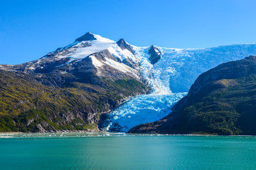 The southern coast of Chile presents a large number of fjords and fjord-like channels from the...