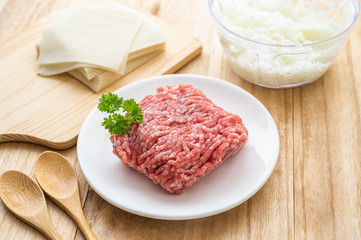 シュウマイの具　ひき肉と玉ねぎと皮