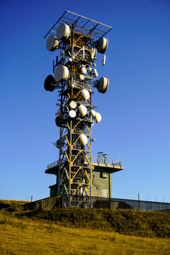 telecommunications tower with directional parabolas