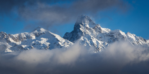 Obraz premium Panoramic view on The Olan Peak in winter in the Ecrins National Park. Valgaudemar Valley, Champsaur, Hautes-Alpes (05), Alps, France