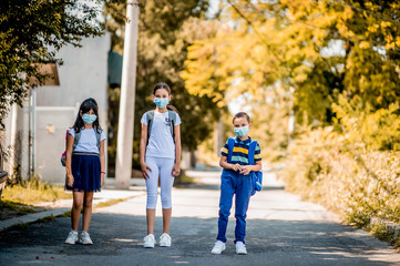 Obraz premium Children going back to school after epidemic, They are wearing a protective face mask