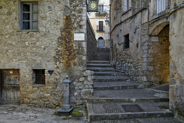 A narrow street among the old houses of Vallecorsa, a medieval village in the lazio region. - obrazy, fototapety, plakaty