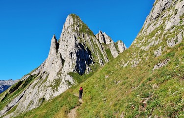 Fototapeta na wymiar Wandern im Alpstein, Altenalptürm, Ostschweiz