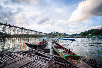 
In the evening, the tourist boat pier sees an ancient wooden bridge, Sangkhla Buri District, Thailand