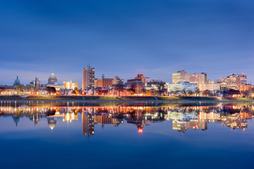 Fototapeta na wymiar Harrisburg, Pennsylvania, USA skyline on the Susquehanna River