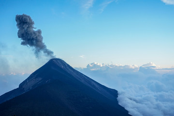 Fototapeta na wymiar Fuego volcano erupting in antigua guatemala