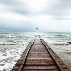 Fototapeta premium ponte sul mare.