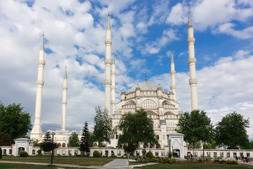 Fototapeta na wymiar Adana Sabanci Merkez Mosque in springtime - Adana, Turkey 