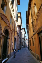 Fototapeta na wymiar Narrow residential street in the historic part of Lucca, Italy