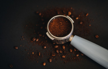 Coffee machine holder with ground beans