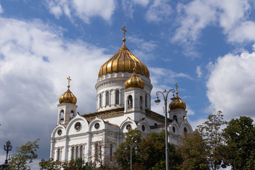 Fototapeta na wymiar Cathedral of Christ the Savior in Moscow. View from the Moscow River.