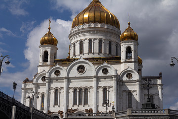 Fototapeta na wymiar Cathedral of Christ the Savior in Moscow. View from the Moscow River.