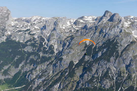 Gleitschirmfliegen in den Alpen