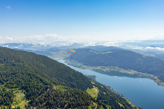 Gleitschirmfliegen in den Alpen