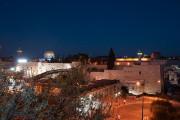 Obraz premium Night view of Dome of the Rock