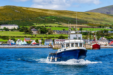 Boat tour leaving Dingle harbour for sightseeing and Fungie Dolphin watching with Dingle village in...