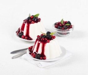 cheesecake with berries