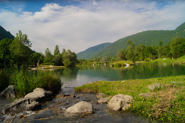 Fototapeta na wymiar Lac montagnard