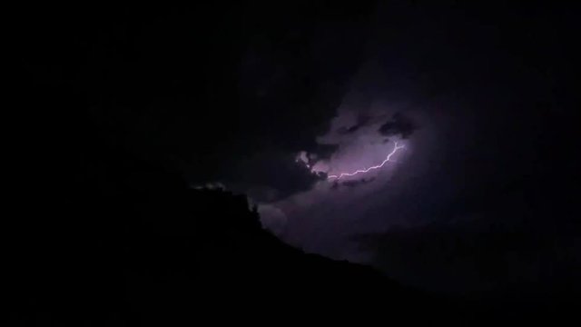 Tempesta di fulmini nel cielo 1