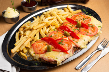 milanes  napolitana con papas fritas