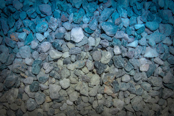 ciottoli sulla riva del lago